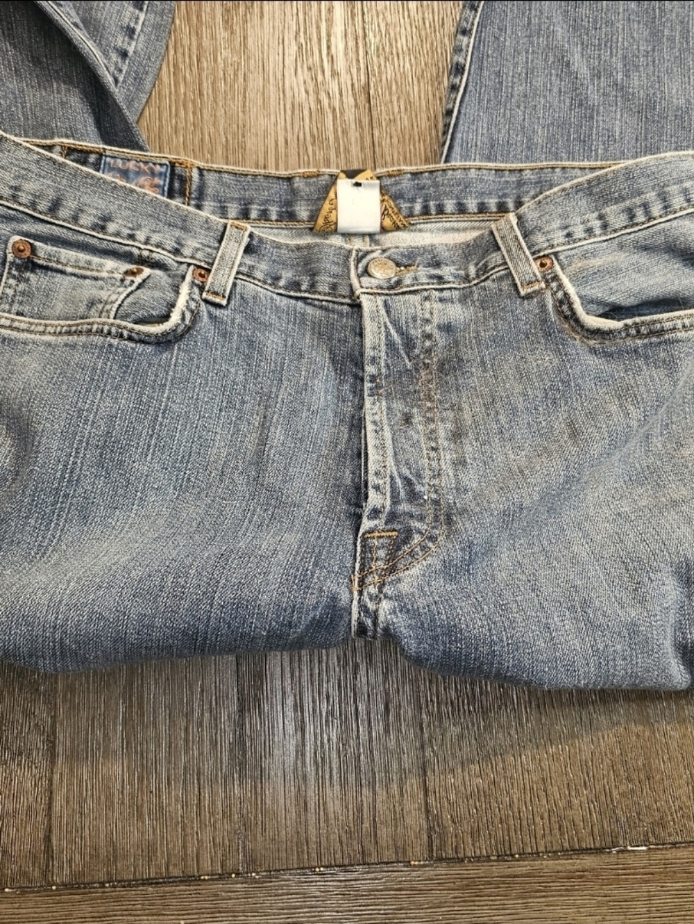 Lucky Brand Sz. 36x28 Button Fly Bootcut Mens Jeans - Picture 3 of 10
